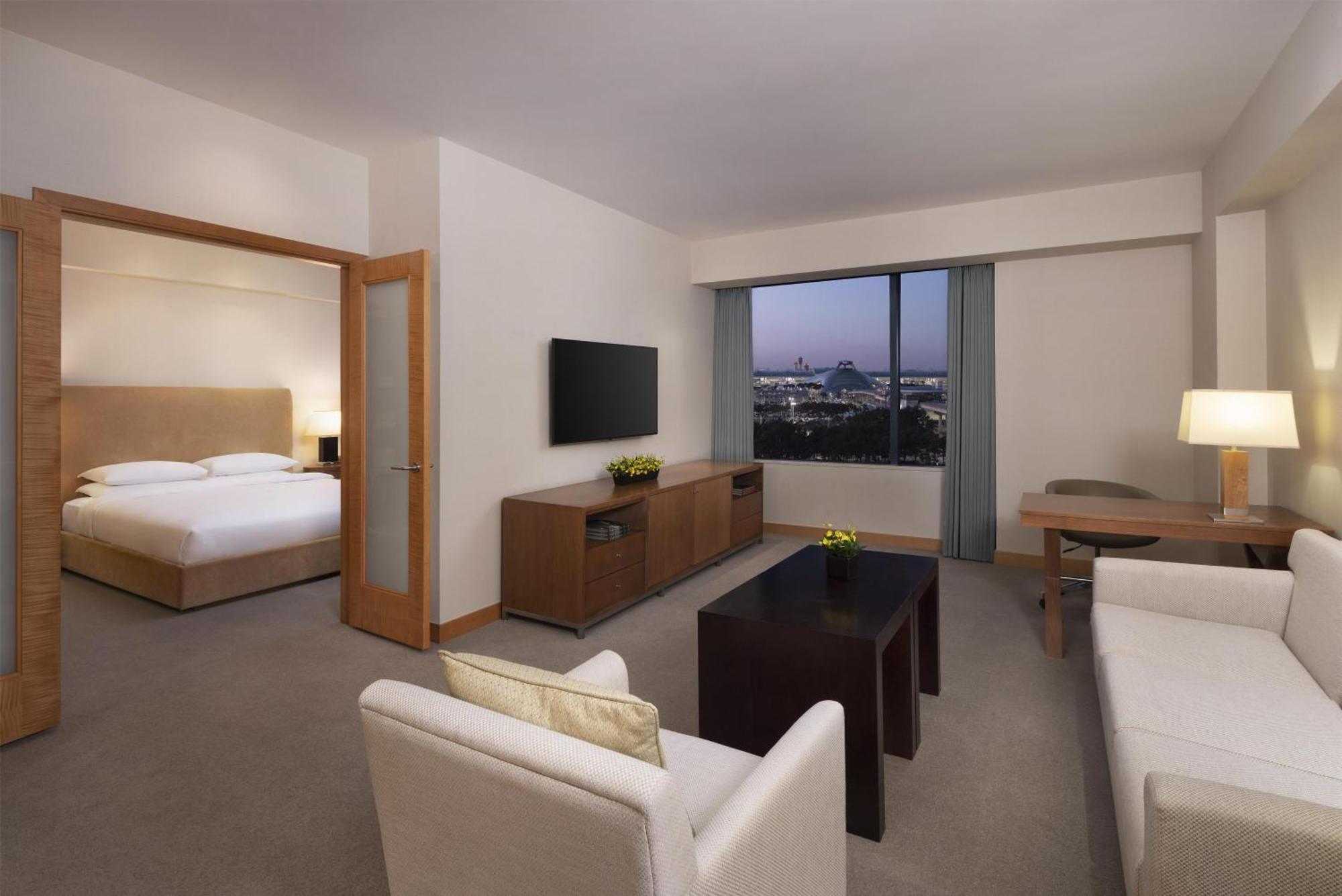 Grand Suite King Airport View